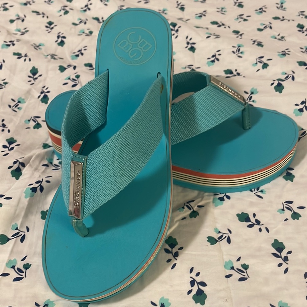 BCBGeneration Women's Blue Flip Flops - Picture 3 of 4